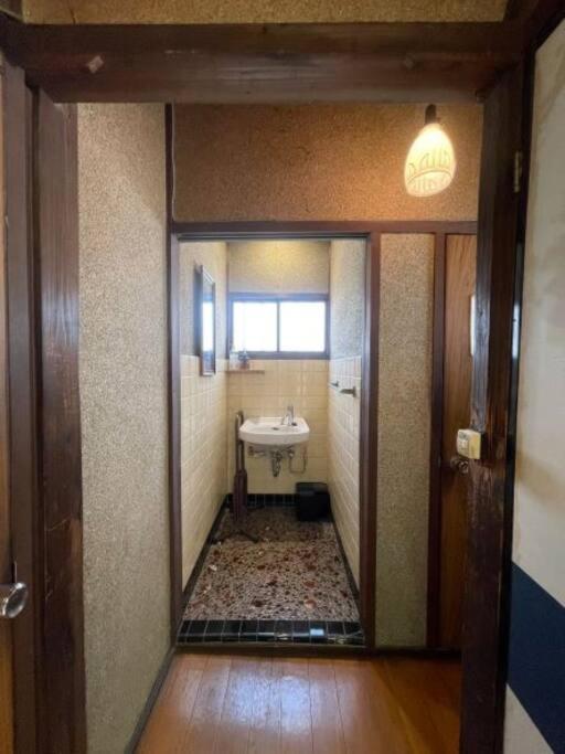 Nogataの商店街の一角にあるちいさな隠れ家　忘覚庵 Apartment *